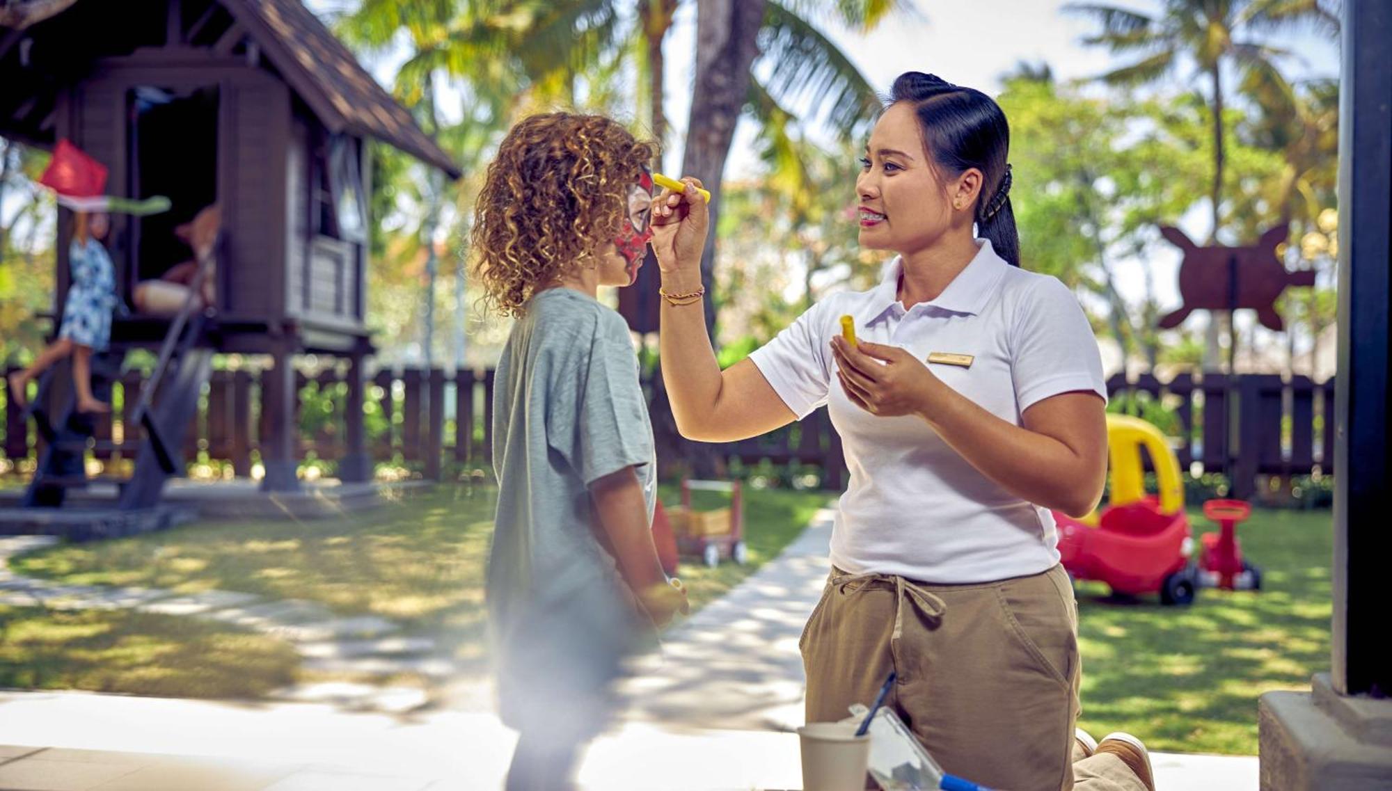 Hotel Conrad Bali Nusa Dua  Esterno foto A child with cystic fibrosis receives a nebulizer treatment.