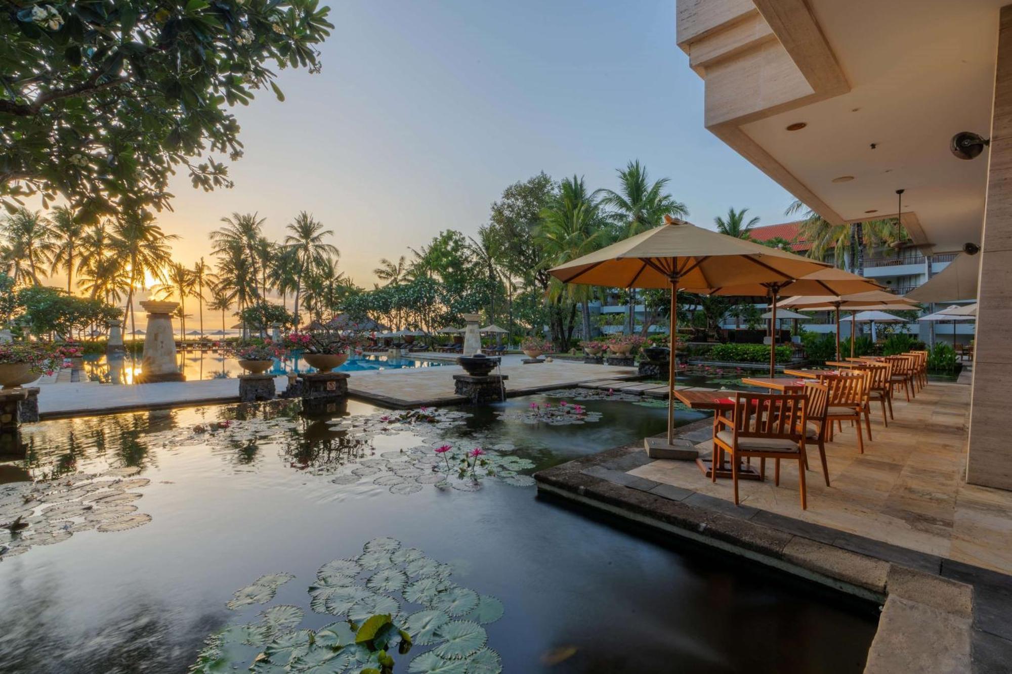 Hotel Conrad Bali Nusa Dua  Esterno foto The hotel's pool