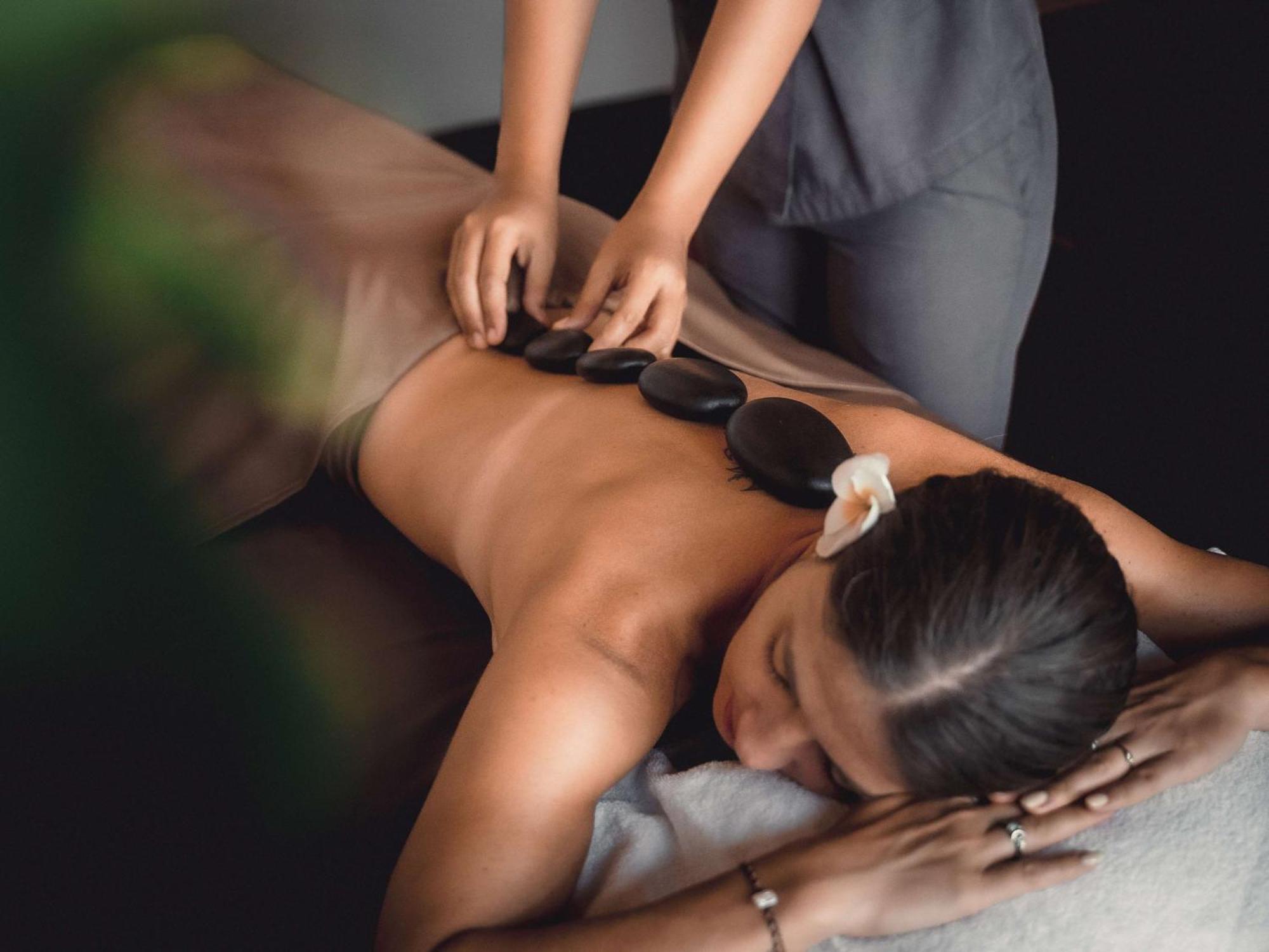 Hotel Conrad Bali Nusa Dua  Esterno foto Hot stone massage