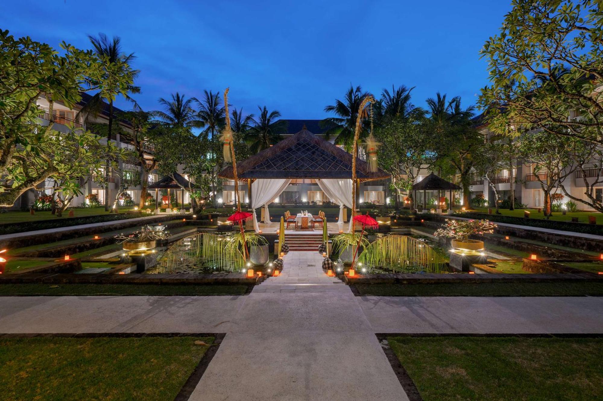 Hotel Conrad Bali Nusa Dua  Esterno foto The resort's main lobby