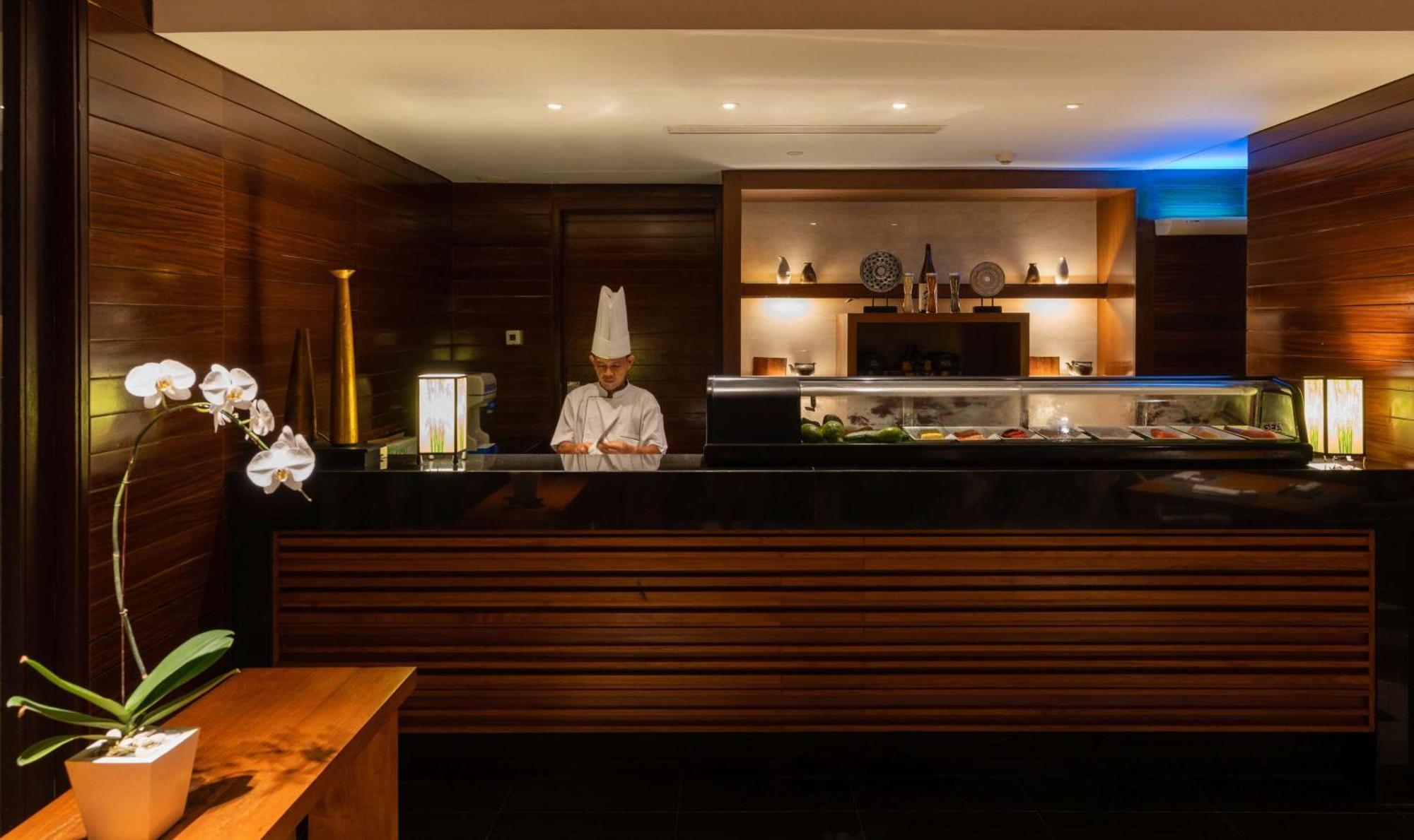 Hotel Conrad Bali Nusa Dua  Esterno foto Sushi bar at the hotel