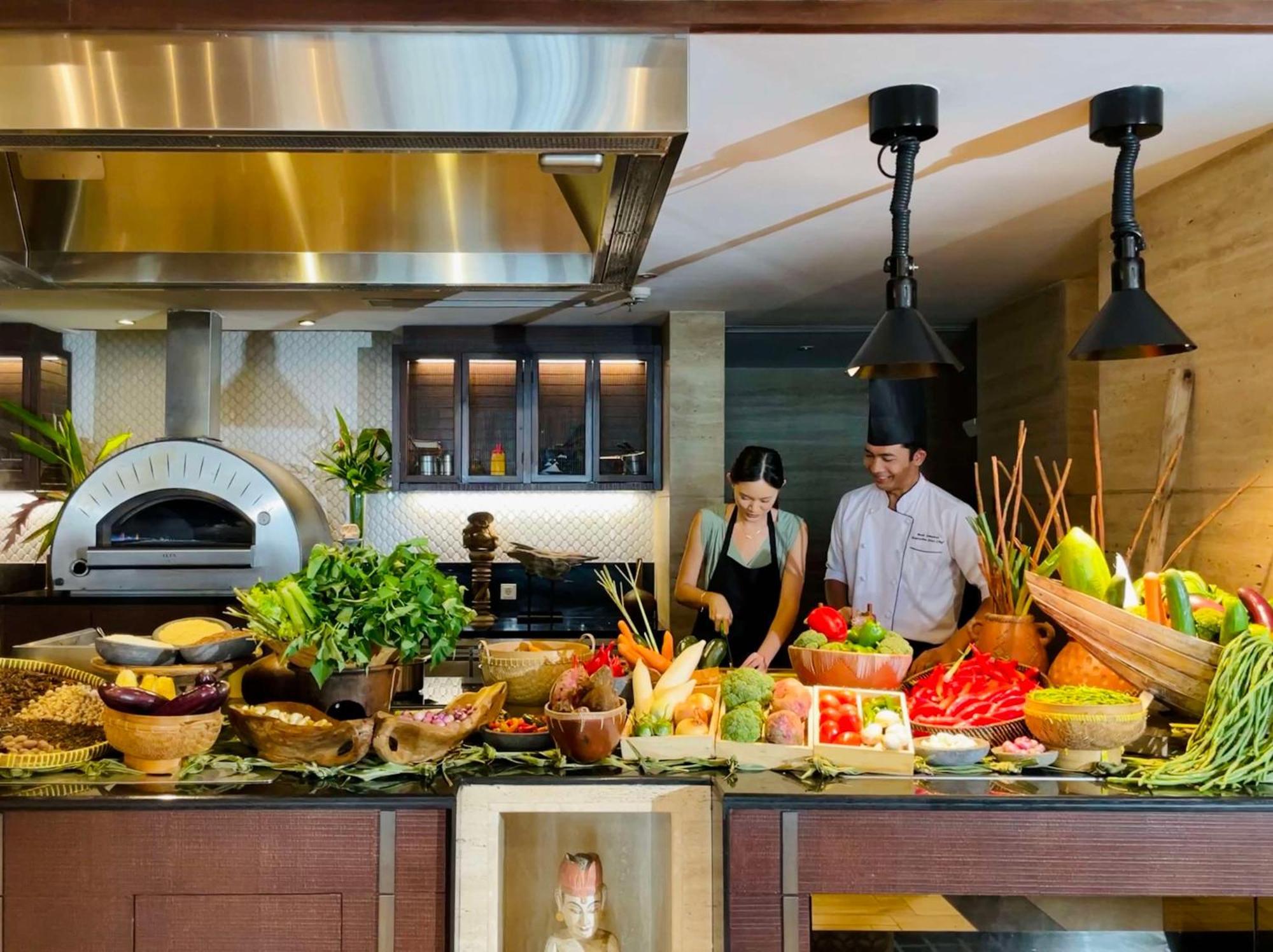 Hotel Conrad Bali Nusa Dua  Esterno foto A buffet at a hotel