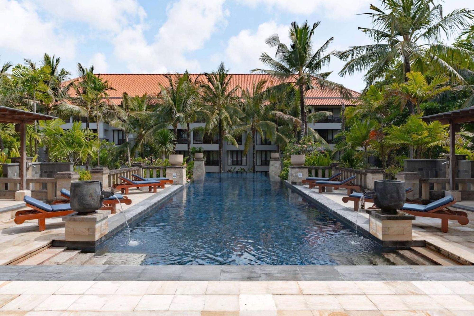 Hotel Conrad Bali Nusa Dua  Esterno foto The pool at the hotel