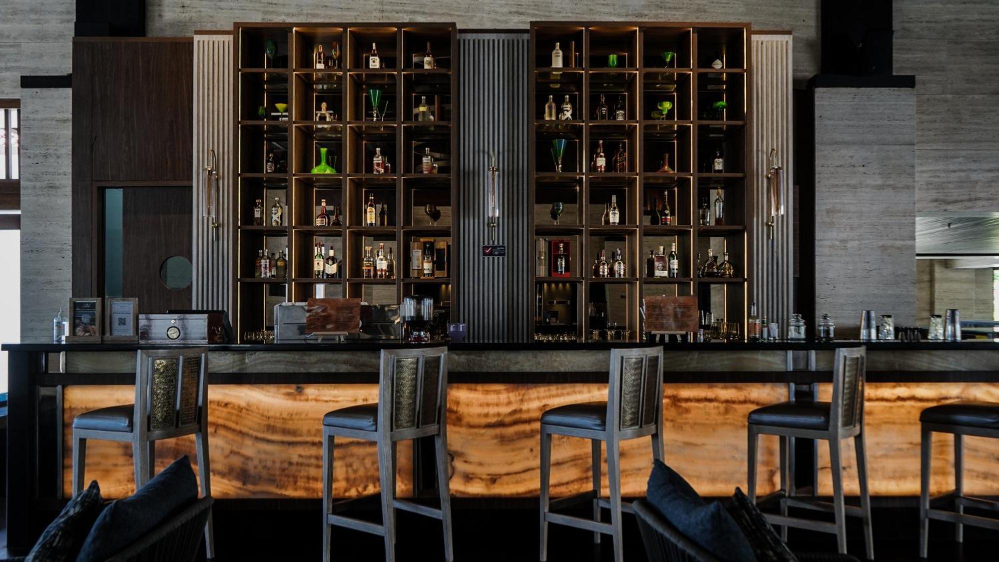 Hotel Conrad Bali Nusa Dua  Esterno foto The bar at the hotel